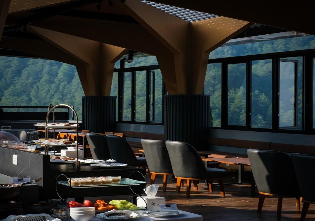 Allura Azana Resort Tawangmangu Eksteriør billede